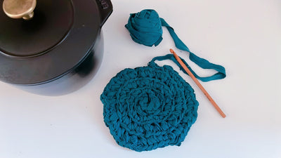 古着から作るTシャツヤーン<span class="blog_title_sub">〜ハサミひとつで生まれ変わる、エコでかわいい鍋敷きリメイク〜</span>