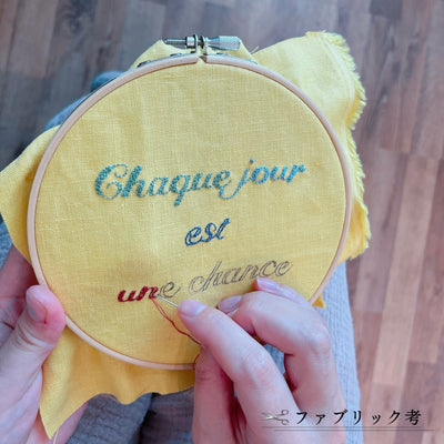 小さな文字の刺繍