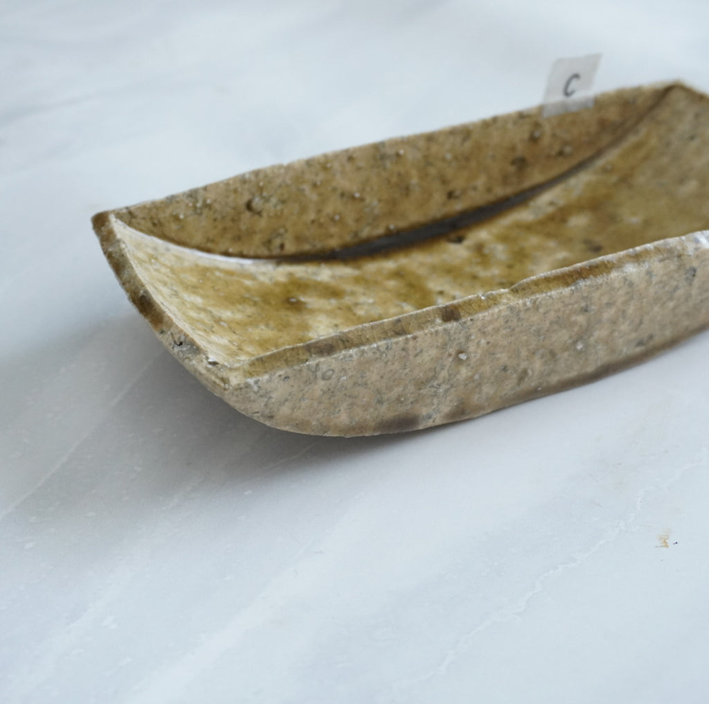 【新品未使用】【入手困難】安達健　茶灰釉　舟形鉢　2点セット 安達 健】茶灰釉 六寸舟形鉢 – クラシコサエル