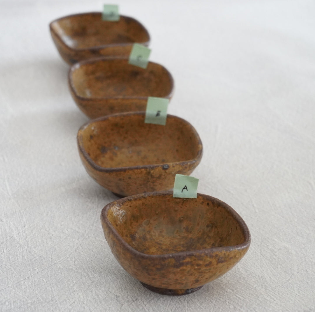 叶谷 真一郎】角鉢(小)黄土灰釉 – クラシコサエル