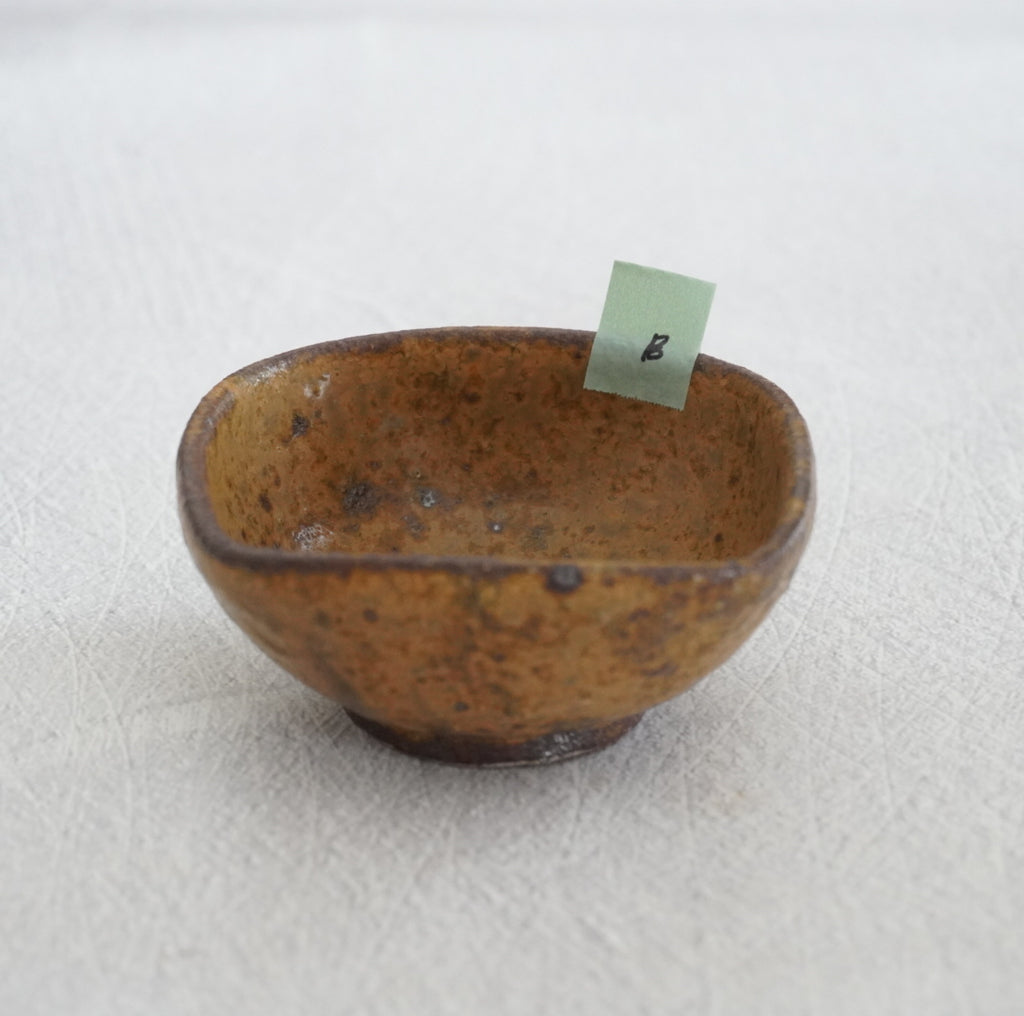 叶谷 真一郎】角鉢(小)黄土灰釉 – クラシコサエル