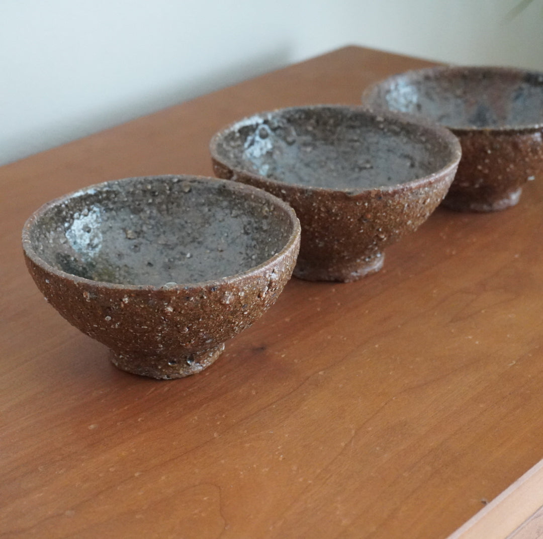 安達 健】長石釉 黒茶 碗 – クラシコサエル