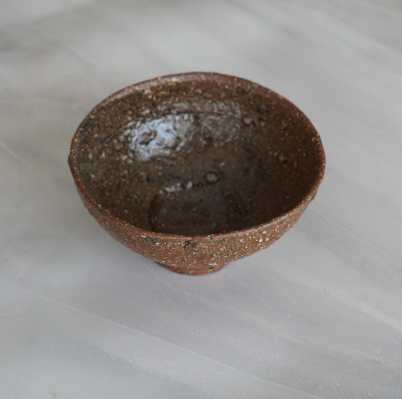 【安達 健】長石釉　黒茶　碗