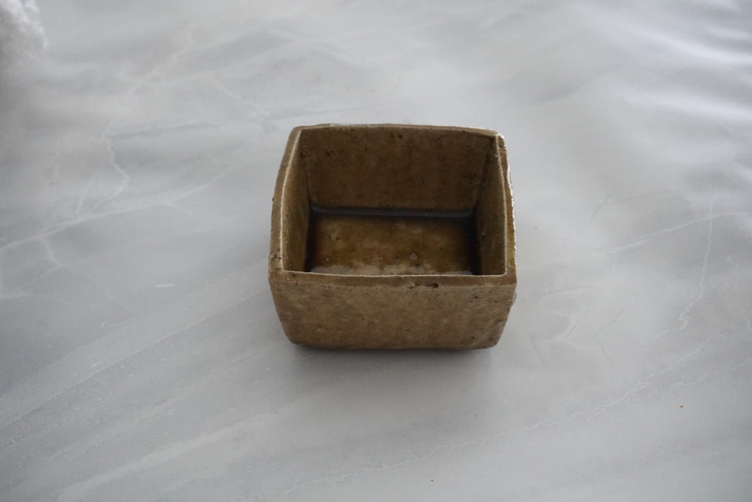 安達 健】茶灰釉 角鉢 – クラシコサエル