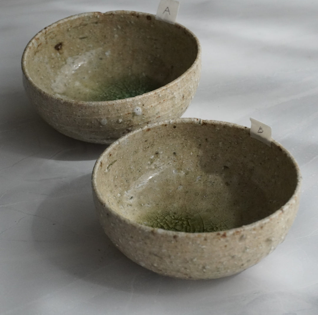 安達 健】淡緑灰釉 四寸沓形鉢 – クラシコサエル