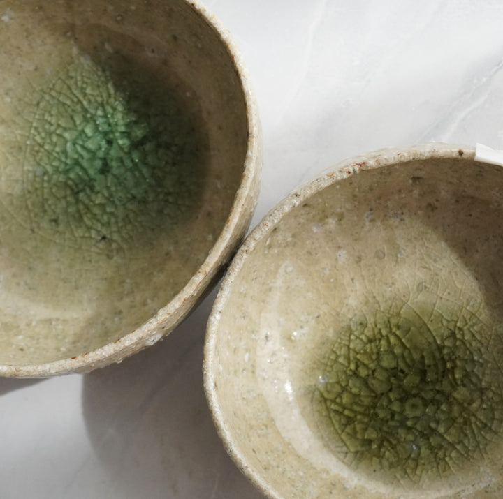 安達 健】淡緑灰釉 四寸沓形鉢 – クラシコサエル