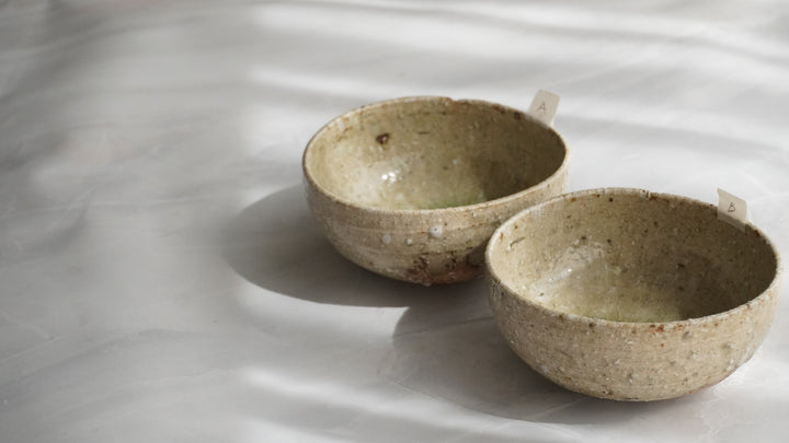 安達 健】淡緑灰釉 四寸沓形鉢 – クラシコサエル