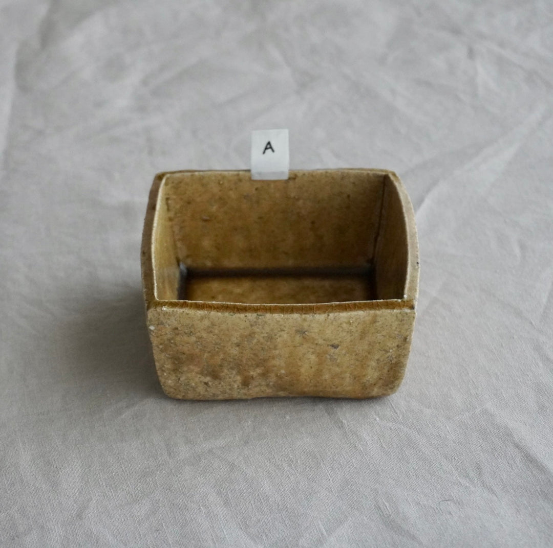 安達 健】茶灰釉 角鉢 – クラシコサエル