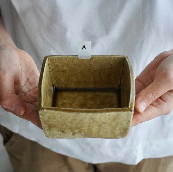 安達 健】茶灰釉 角鉢 – クラシコサエル