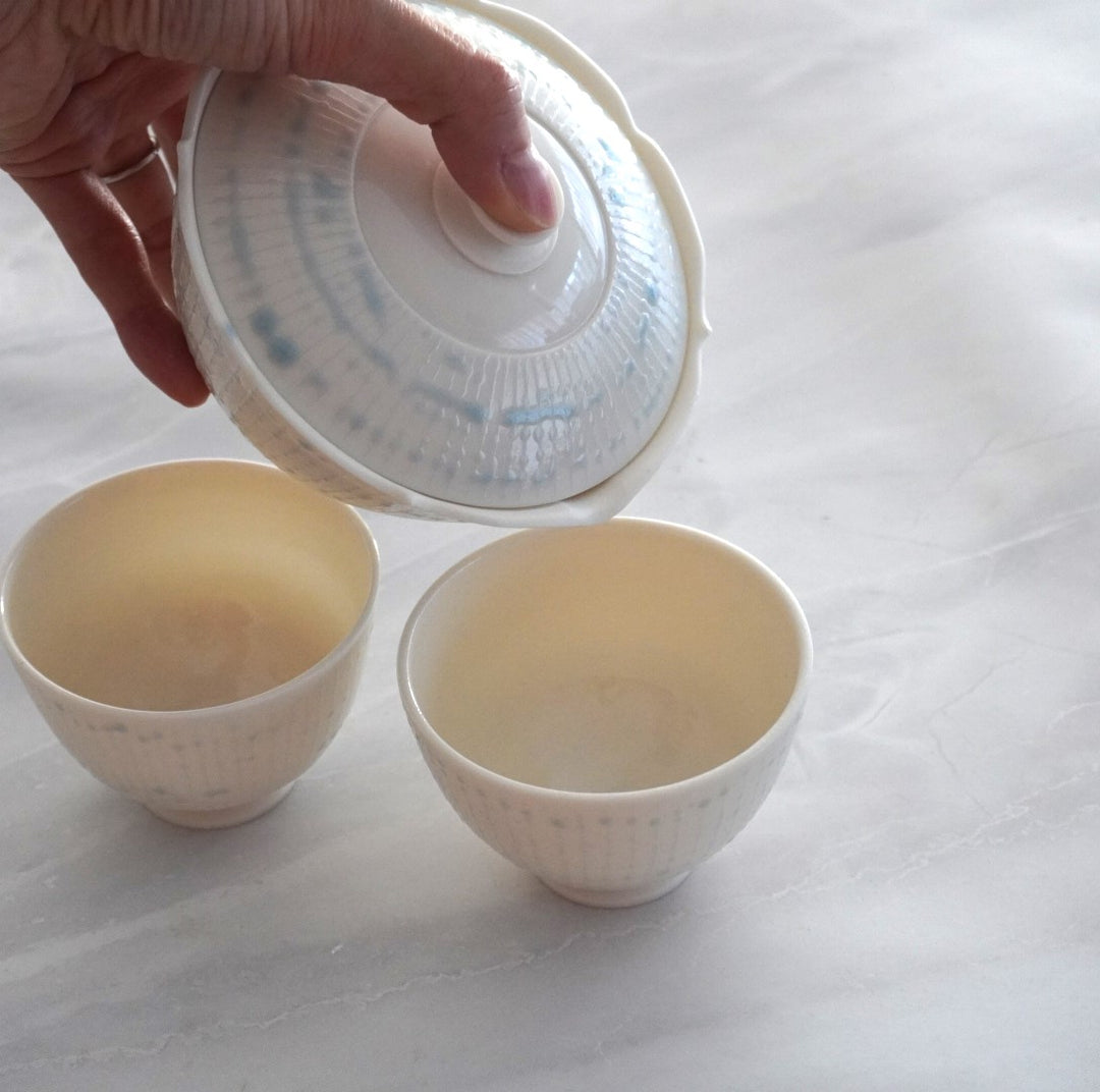 アサ佳】白磁線刻宝瓶セット – クラシコサエル