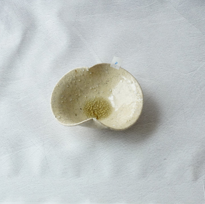 安達 健】黄灰釉 五寸鉢 二弁 2025 – クラシコサエル