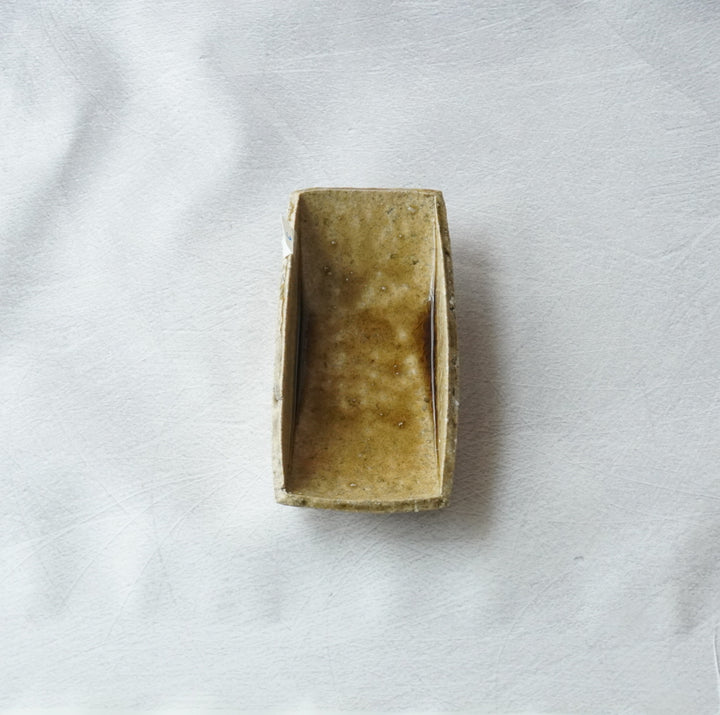 再入荷／【安達 健】茶灰釉 六寸舟形鉢 2025 – クラシコサエル