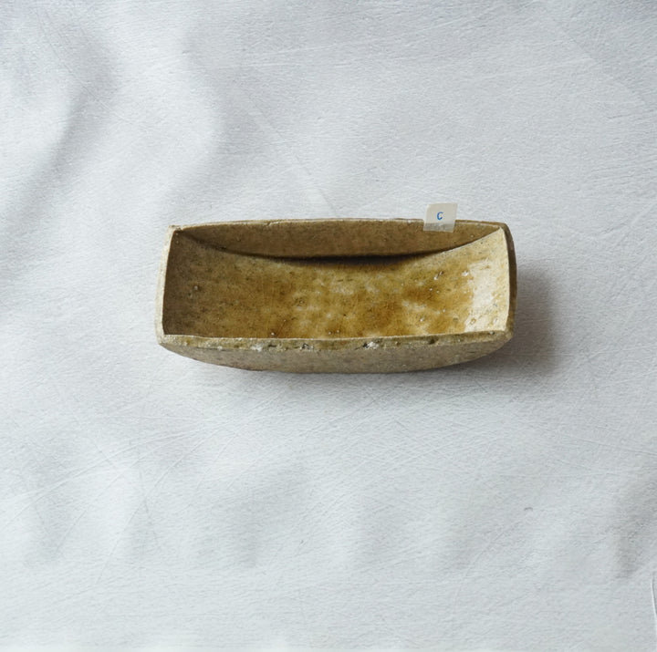 再入荷／【安達 健】茶灰釉 六寸舟形鉢 2025 – クラシコサエル